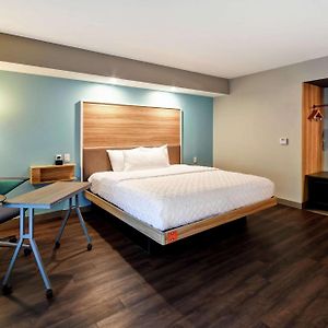 King Room Accessible Tub Mobility Access